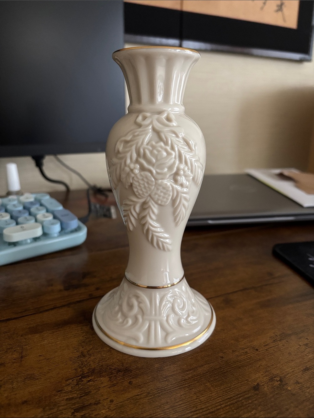 Lenox Ivory Candle Stick with Gold Trim (Winter Bouquet)